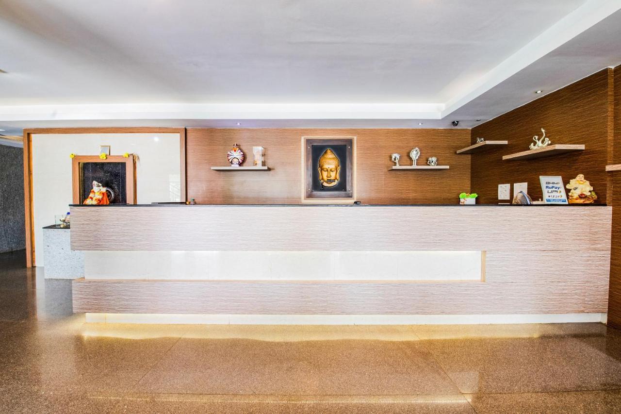 Capital O 22439 Ratna Forever Hotell Karkal Exteriör bild