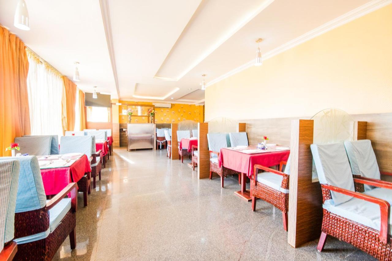 Capital O 22439 Ratna Forever Hotell Karkal Exteriör bild