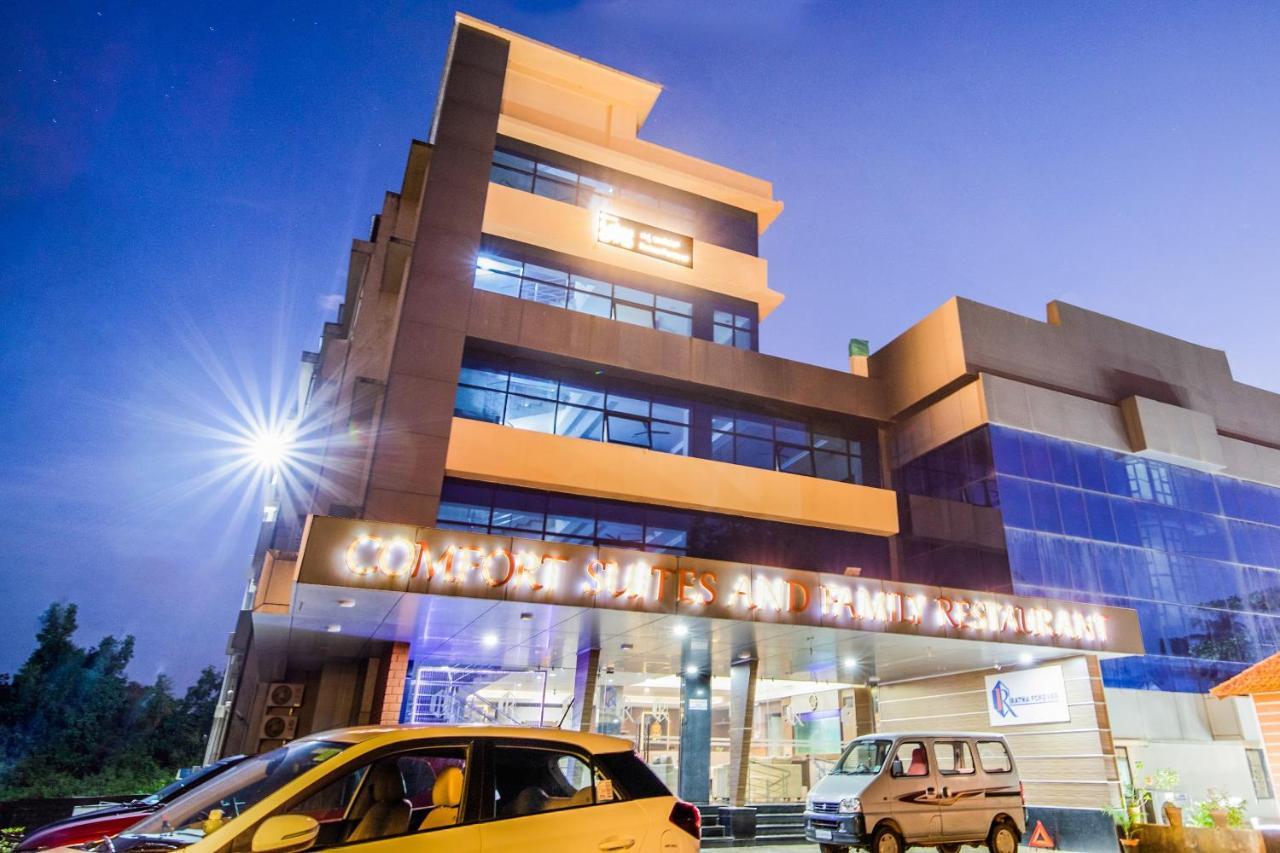 Capital O 22439 Ratna Forever Hotell Karkal Exteriör bild