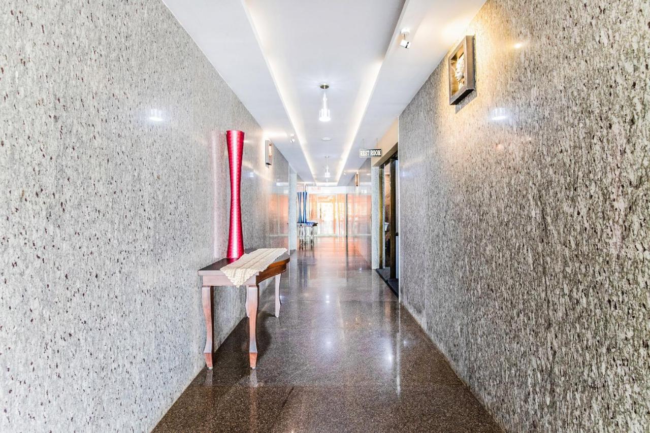 Capital O 22439 Ratna Forever Hotell Karkal Exteriör bild