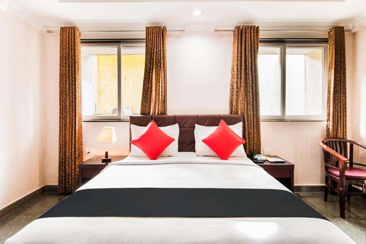 Capital O 22439 Ratna Forever Hotell Karkal Exteriör bild