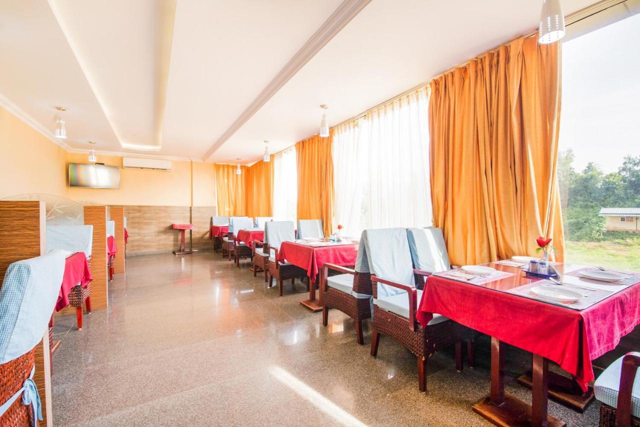 Capital O 22439 Ratna Forever Hotell Karkal Exteriör bild