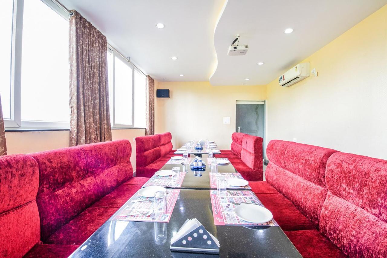 Capital O 22439 Ratna Forever Hotell Karkal Exteriör bild