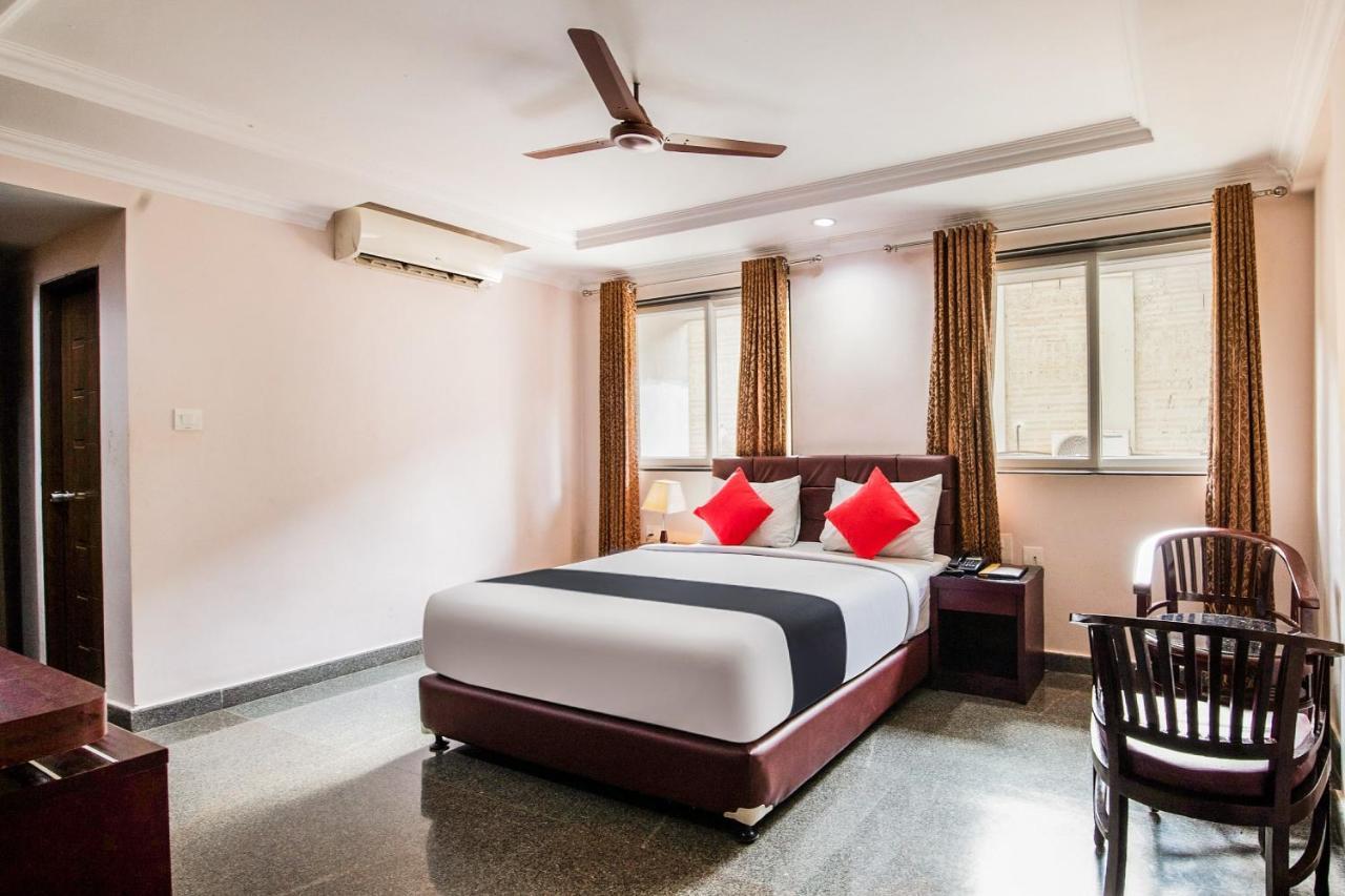 Capital O 22439 Ratna Forever Hotell Karkal Exteriör bild