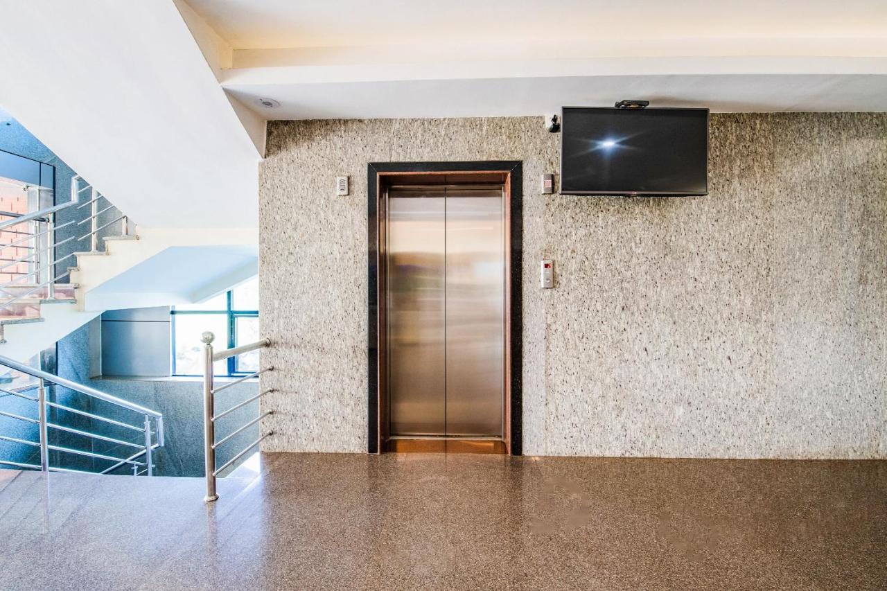 Capital O 22439 Ratna Forever Hotell Karkal Exteriör bild