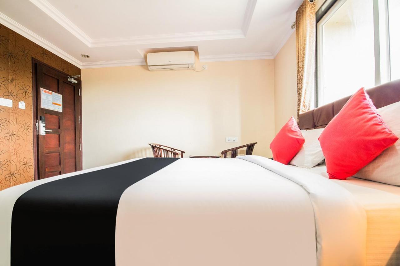 Capital O 22439 Ratna Forever Hotell Karkal Exteriör bild