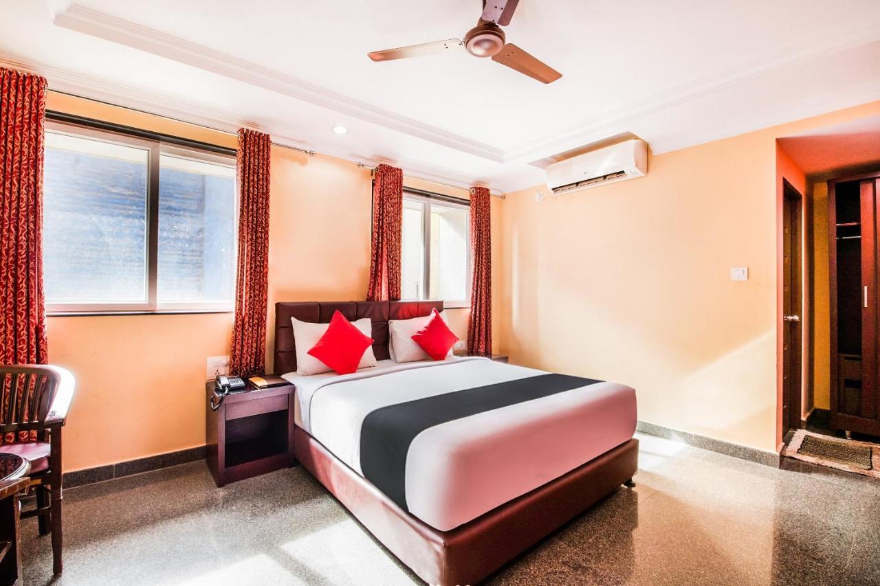 Capital O 22439 Ratna Forever Hotell Karkal Exteriör bild