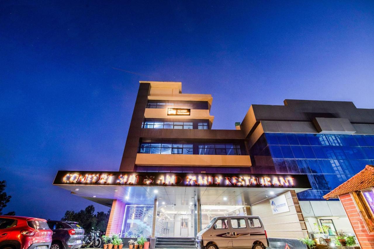 Capital O 22439 Ratna Forever Hotell Karkal Exteriör bild