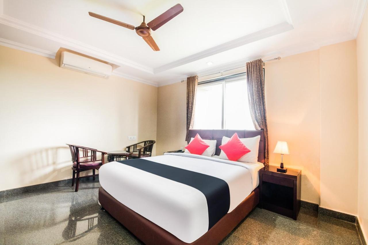 Capital O 22439 Ratna Forever Hotell Karkal Exteriör bild
